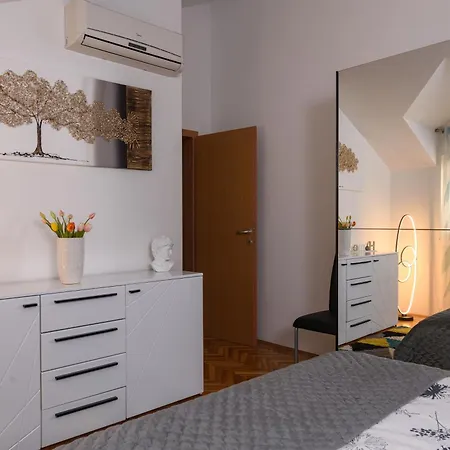 Traur Apartment
