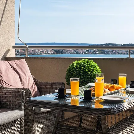 Traur Apartment
