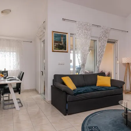 Traur Apartment